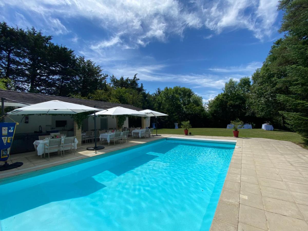 Manoir Et Appartements Avec Piscine Au Domaine De Bize Mirepoix Mirepoix  Exterior foto