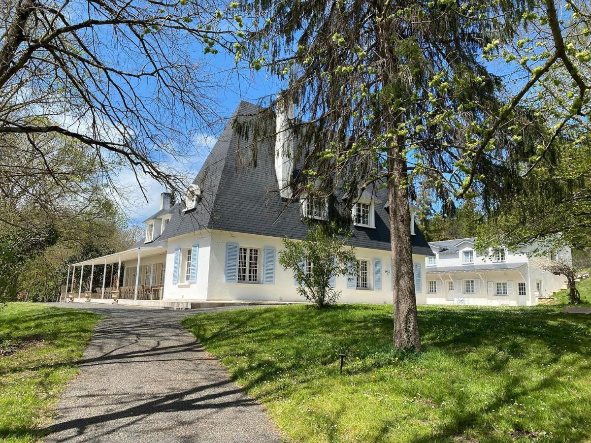 Manoir Et Appartements Avec Piscine Au Domaine De Bize Mirepoix Mirepoix  Exterior foto